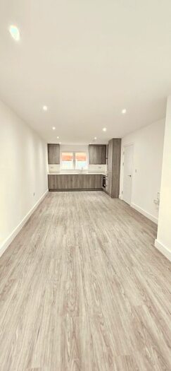 2 Bedroom Flat To Rent In High Street, Slough, SL1