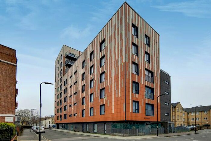 2 Bedroom Flat To Rent In Cresset Road, South Hackney, London, E9