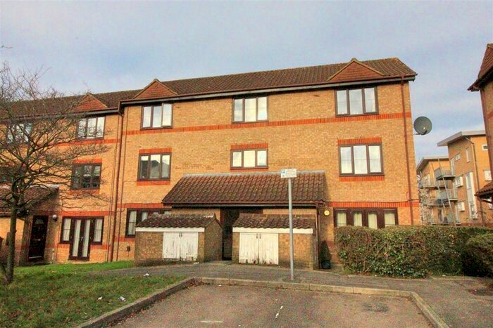 Studio To Rent In Dunnock Close, Borehamwood, WD6