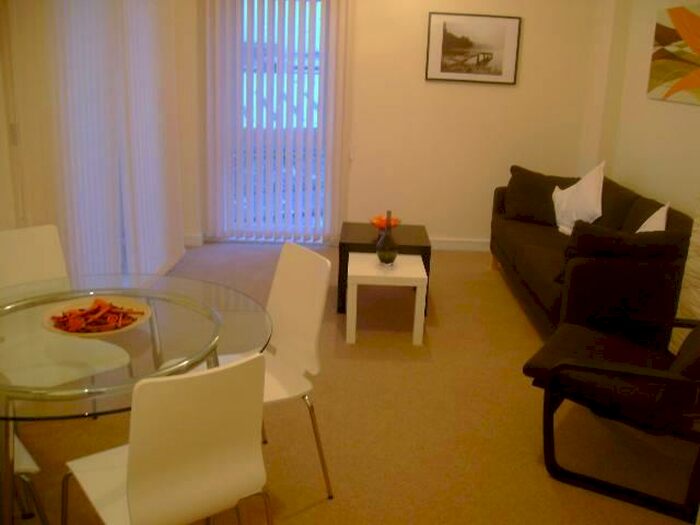 2 Bedroom Flat To Rent In Overstone Court, Butetown, Cardiff, CF10