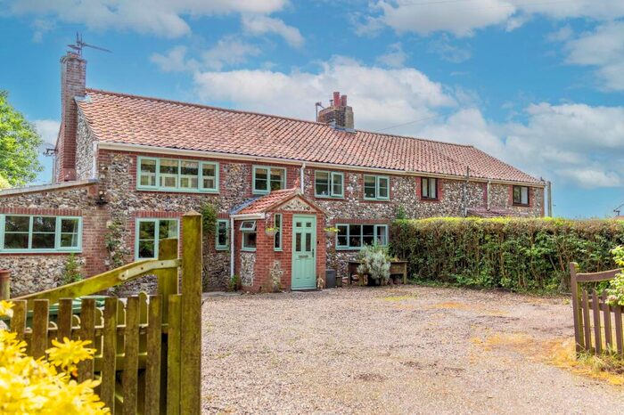 4 Bedroom Cottage For Sale In Church Lane, Runham, NR29
