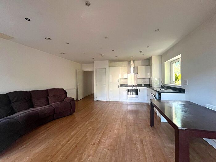 2 Bedroom Flat To Rent In Passingham House, Ferraro Close, Hounslow, TW5