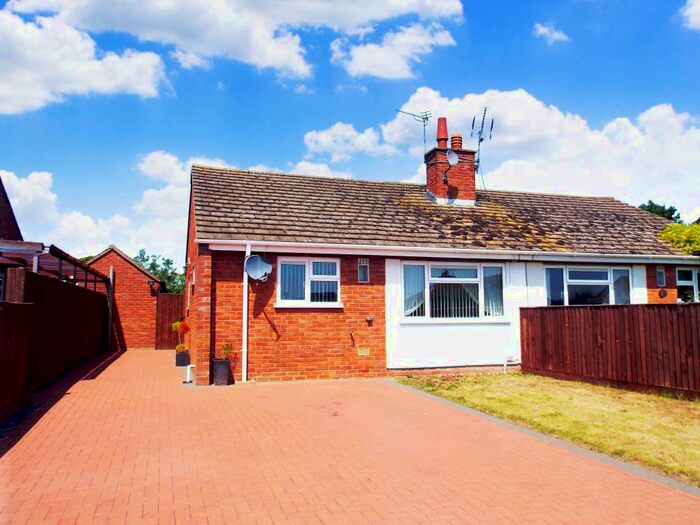 2 Bedroom Bungalow To Rent In West Row, IP28