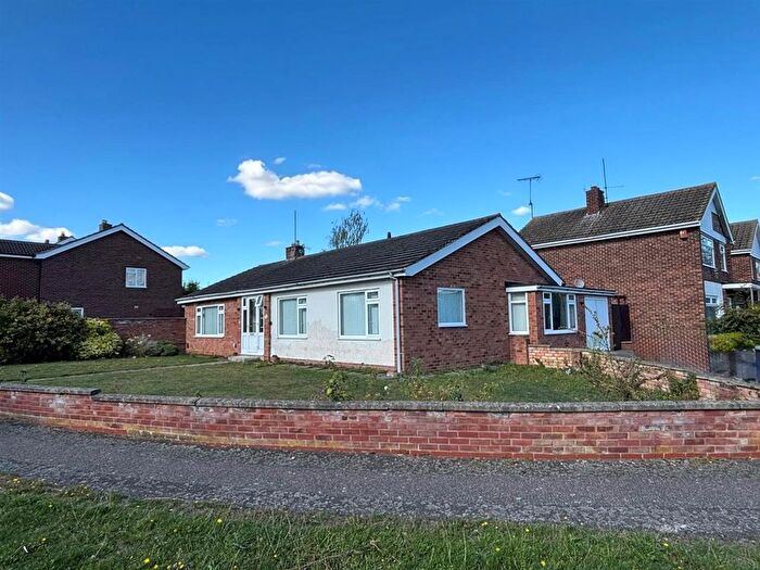 3 Bedroom Bungalow For Sale In Conway Crescent, Bedford, MK41
