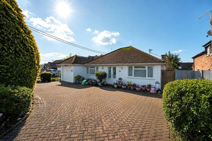 3 Bedroom Bungalow For Sale In The Uplands, Bricket Wood, St. Albans, Hertfordshire, AL2