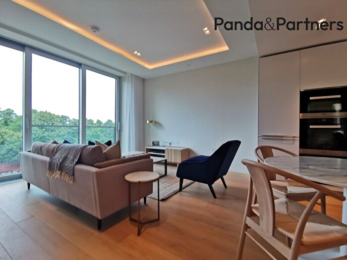 3 Bedroom Flat To Rent In Lillie Square, Earls Court, London, SW6