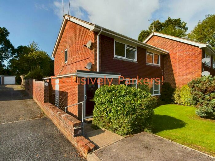 2 Bedroom Flat To Rent In Hotspur Close, Hythe, SO45