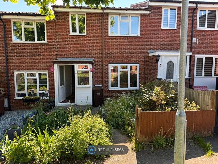 3 Bedroom Semi-Detached House To Rent In Hazlemere Drive, Gillingham, ME7