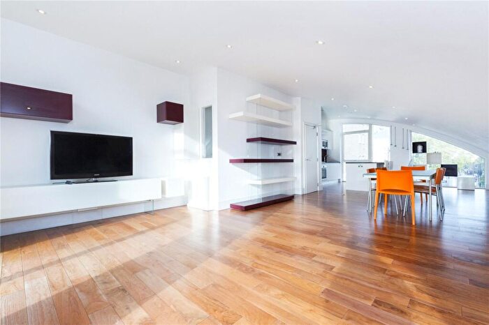 3 Bedroom Apartment To Rent In Offord Road, London, N1