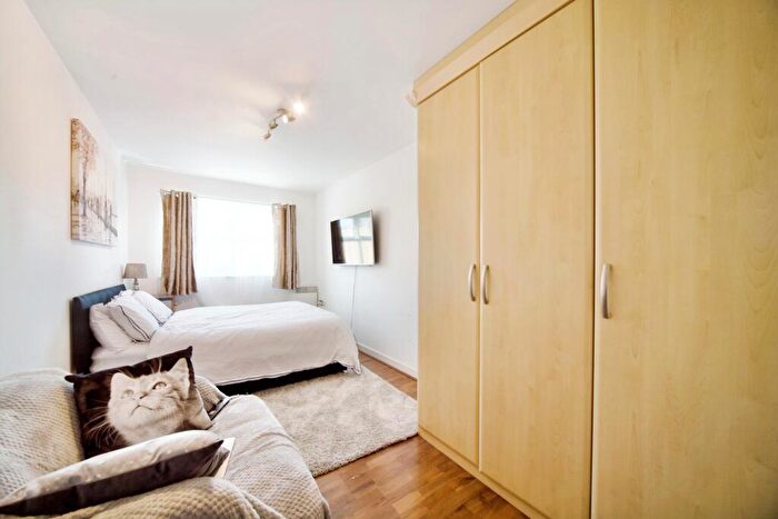 2 Bedroom Flat For Sale In Scott Road, Edgware, HA8