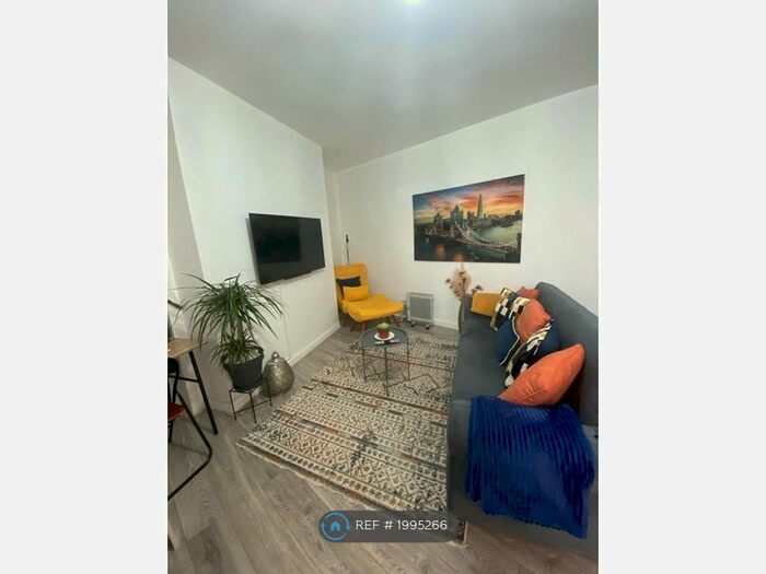 2 Bedroom Semi-Detached House To Rent In Garnet Road, Leeds, LS11