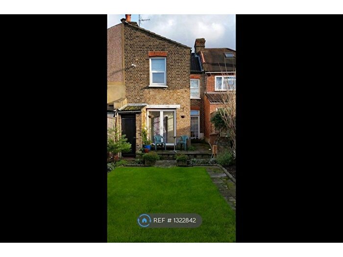 2 Bedroom Flat To Rent In Castleton Rd, Walthamstow, E17