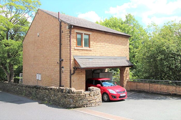 3 Bedroom Detached House To Rent In Hanson Lane, Huddersfield, HD1