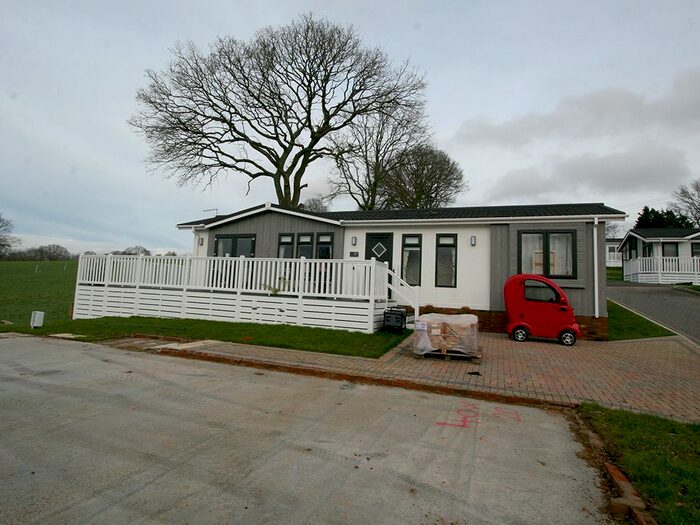 2 Bedroom Mobile/park Home For Sale In Spill Land Country Park, Biddenden, TN27