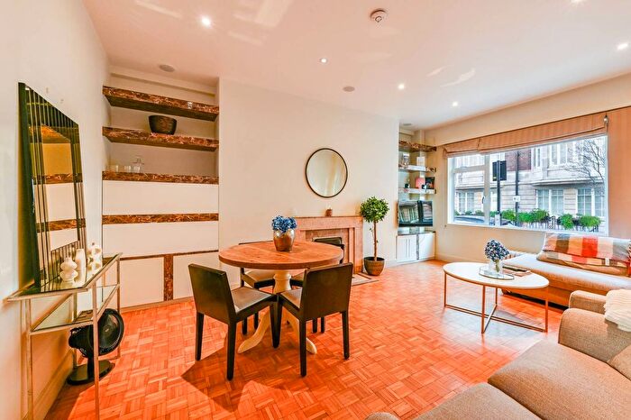 2 Bedroom Flat To Rent In Hallam Court, Marylebone, London, W1W