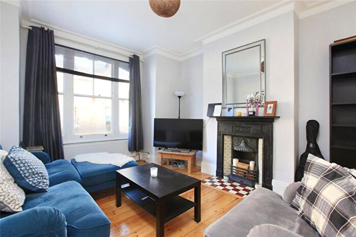 2 Bedroom Maisonette To Rent In Midmoor Road, Balham, SW12