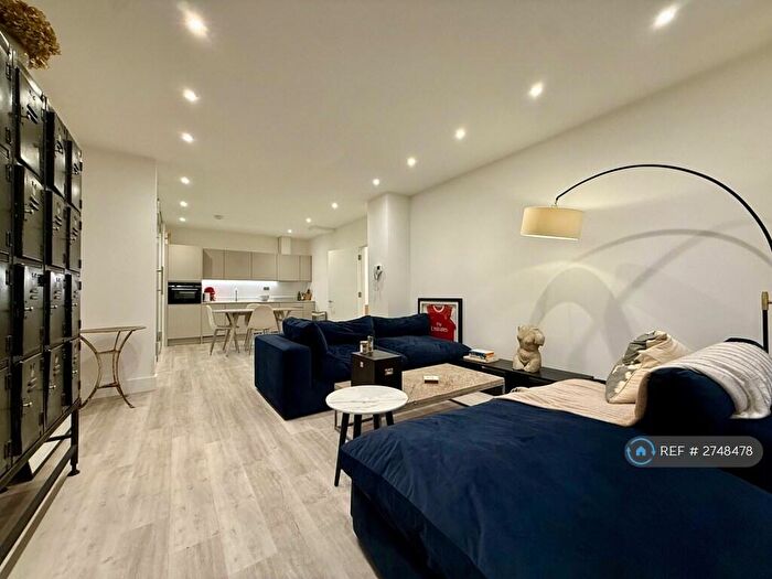 2 Bedroom Flat To Rent In Holmes Road, London, NW5