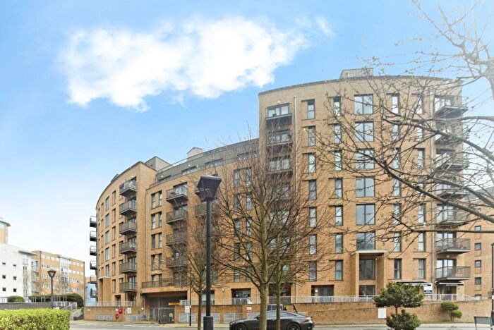 2 Bedroom Flat For Sale In Whitestone Way, Croydon, Surrey, CR0