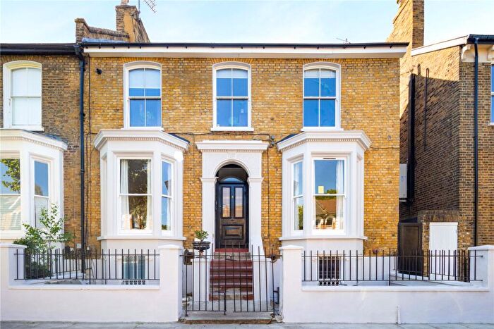 3 Bedroom Flat For Sale In Powerscroft Road, Lower Clapton Road, London, E5