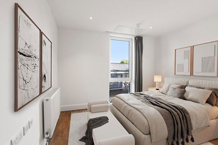 2 Bedroom Apartment To Rent In Station Approach, Epsom, Surrey, KT19