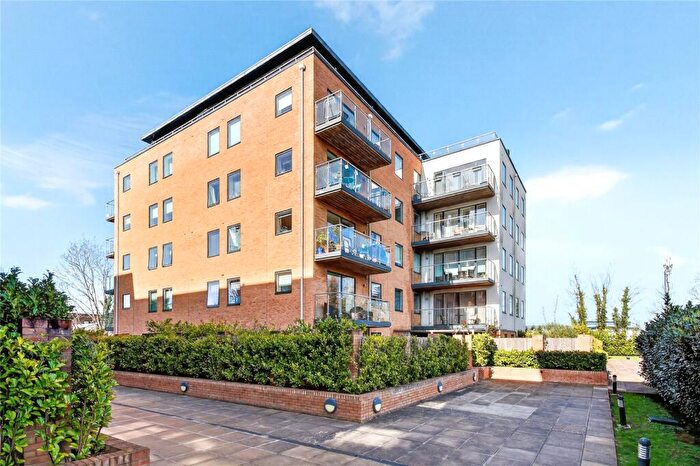 2 Bedroom Apartment For Sale In Dorchester Mansions, Old Bracknell Lane West, Bracknell, Bracknell Forest, RG12