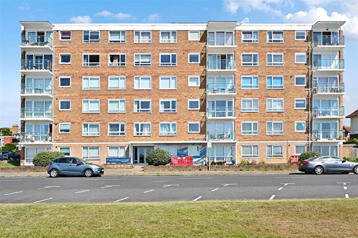 2 Bedroom Flat To Rent In Cavendish Court, Bexhill On Sea, TN40
