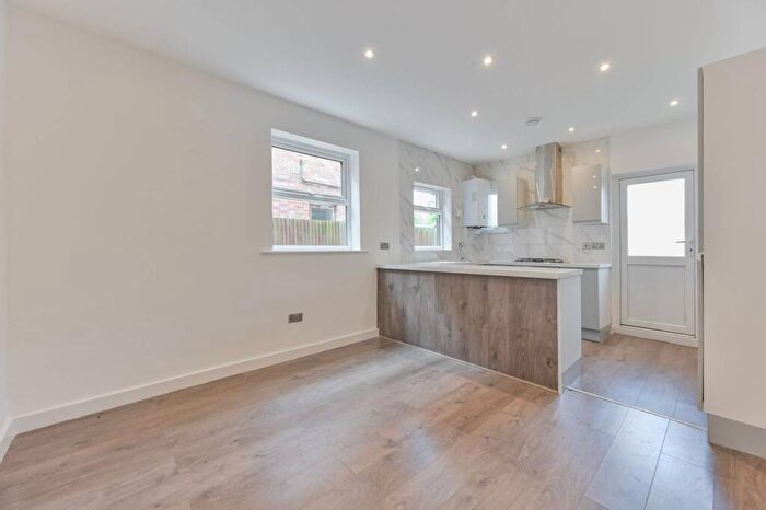 2 Bedroom Flat For Sale In Rosslyn Crescent, Harrow, HA1