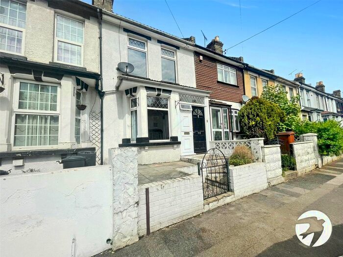 2 Bedroom Terraced House To Rent In Gordon Road, Rochester, Kent, ME2