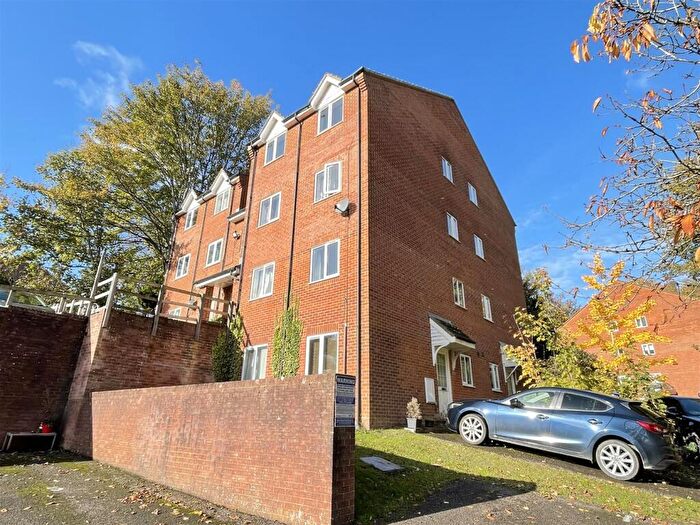 1 Bedroom Flat For Sale In Sarum Close, Salisbury, SP2