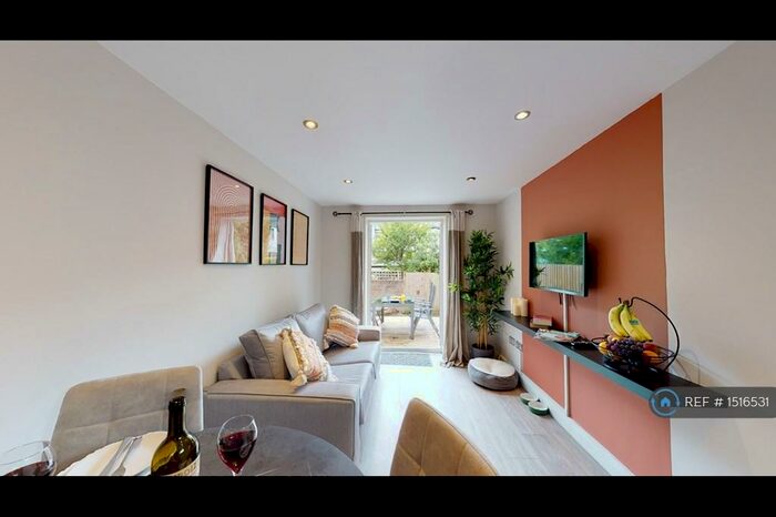 1 Bedroom Flat To Rent In Balaclava Road, Cardiff, CF23