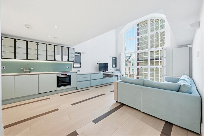 3 Bedroom Apartment To Rent In Great Hall, SW11