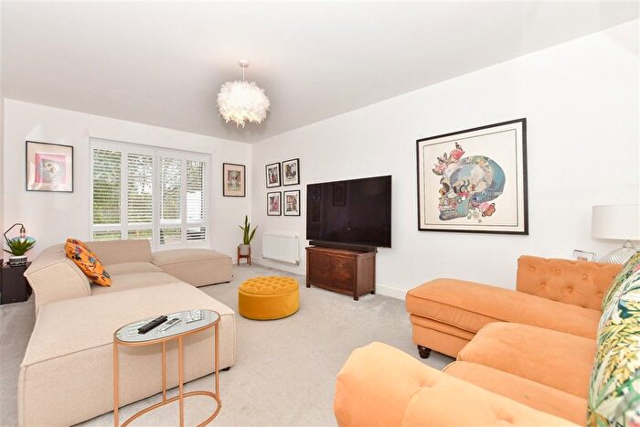 4 Bedroom Detached House For Sale In Merlyn Drive, Kings Hill, West Malling, Kent, ME19