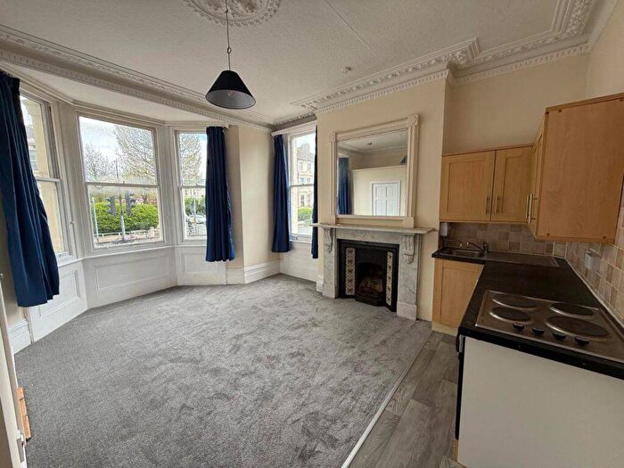 Flat To Rent In Sackville Road, Hove, BN3