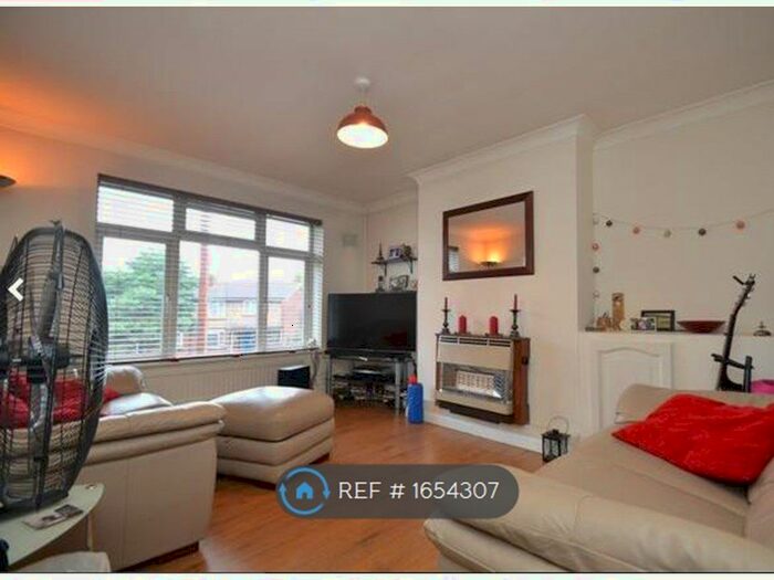 2 Bedroom Maisonette To Rent In Sycamore Close, West Drayton, UB7