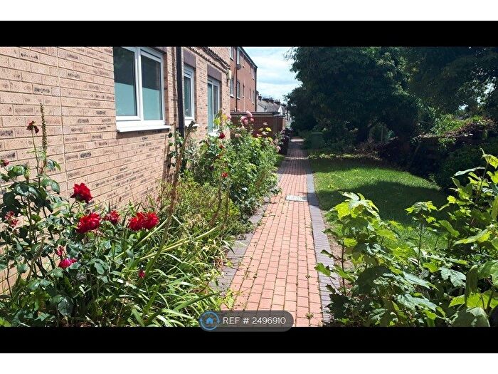 2 Bedroom Flat To Rent In Bardwell Court, St. Albans, AL1