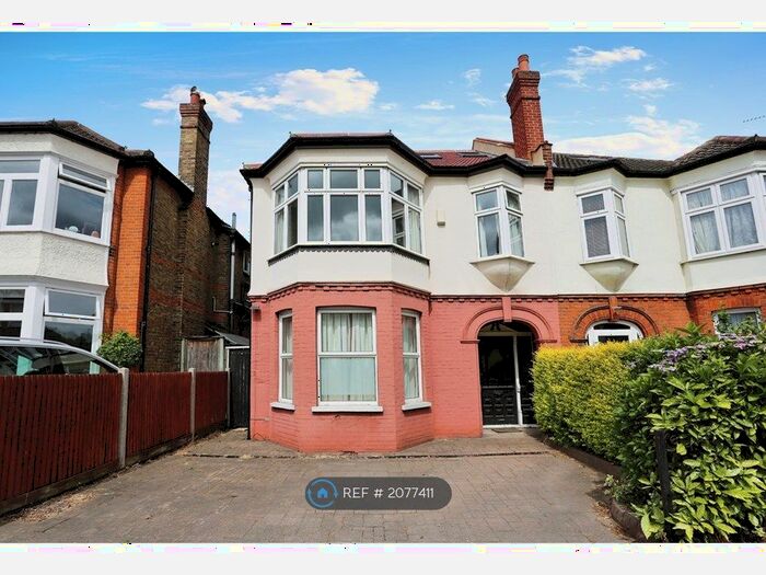 5 Bedroom Semi-Detached House To Rent In College Road, Bromley, BR1