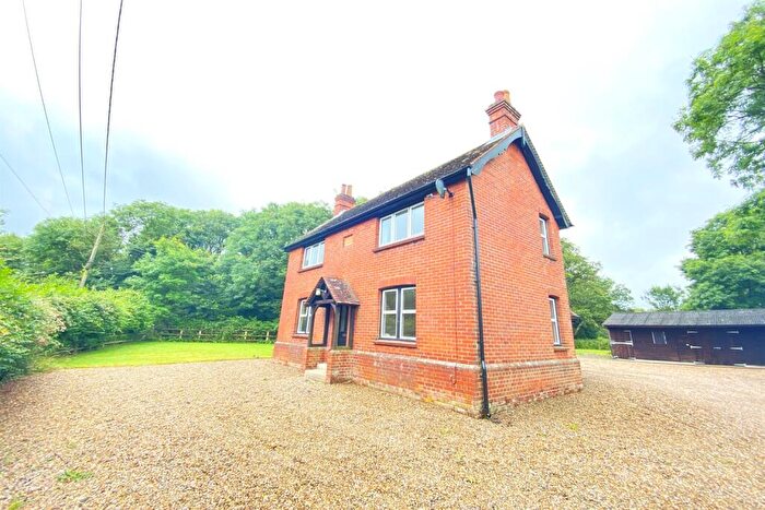3 Bedroom Detached House To Rent In Rag Hill, Aldermaston, RG7