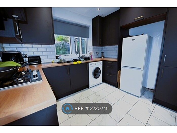 2 Bedroom Semi Detached House To Rent In Iverson Drive, Leeds, LS16