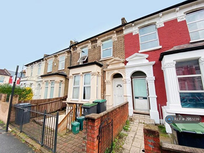 2 Bedroom Flat To Rent In Alroy Road, London, N4