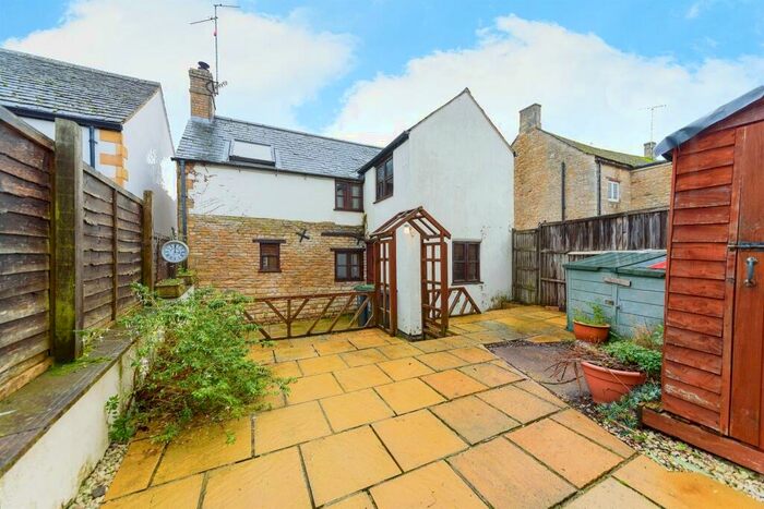 2 Bedroom Character Property For Sale In Bridge Street, Kings Cliffe, Peterborough, PE8