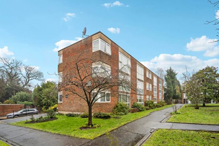2 Bedroom Flat To Rent In Hawkesworth Close, Northwood, HA6