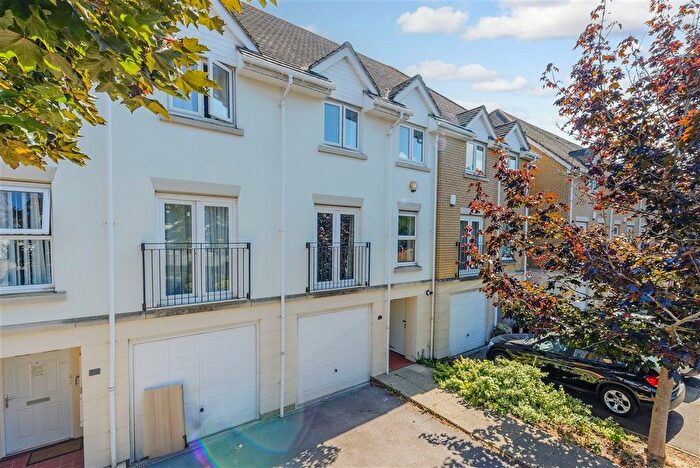 4 Bedroom Terraced House For Sale In Cochrane Drive, Dartford, Kent, DA1