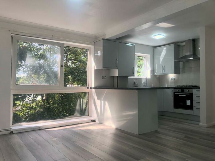 2 Bedroom Flat To Rent In Mayfair Close, Beckenham, BR3