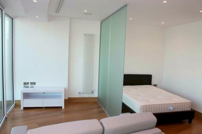 Studio To Rent In Crossharbour Plaza, London, E14
