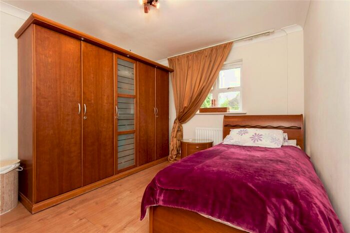 5 Bedroom Detached House For Sale In Orchard End, Weybridge, KT13