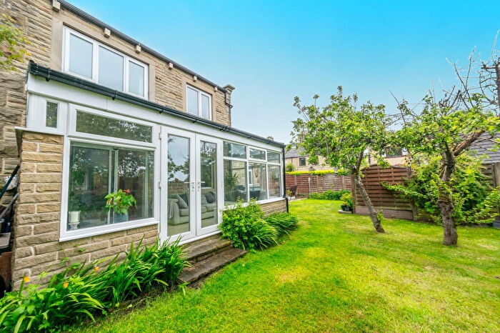 4 Bedroom Detached House For Sale In Lea Head, Shepley, Huddersfield, HD8