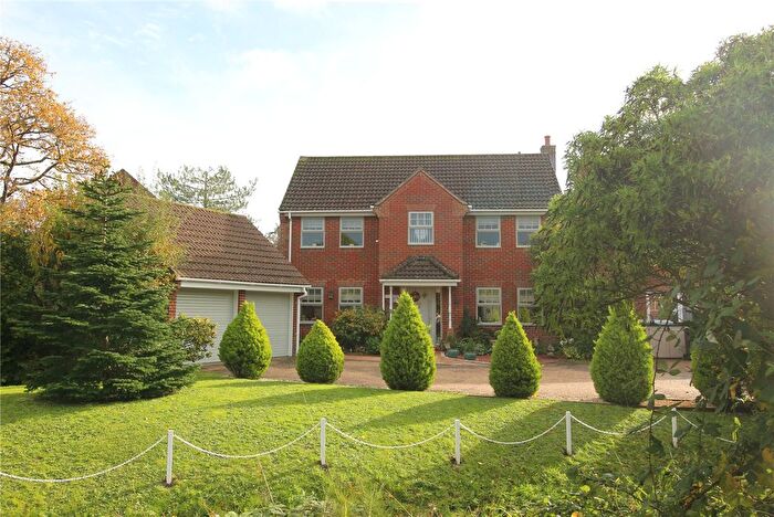 4 Bedroom Detached House For Sale In Wisbech Way, Hordle, Hampshire, SO41