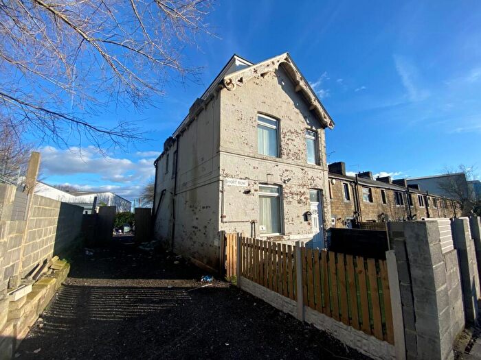 5 Bedroom Terraced House For Sale In Short Row, Low Moor, Bradford, BD12