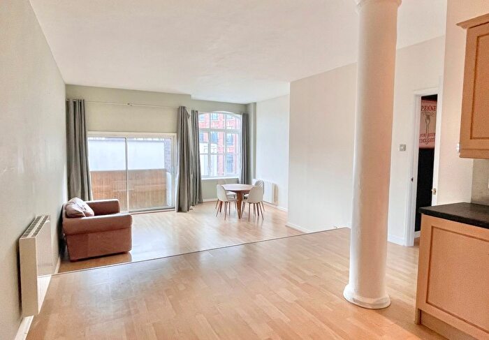 2 Bedroom Flat To Rent In North Street, Leeds, LS2