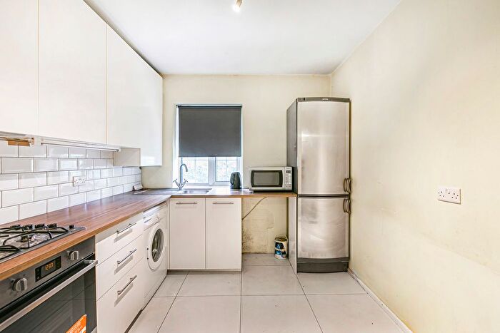 2 Bedroom Flat For Sale In Leigham Court Road, London, SW16